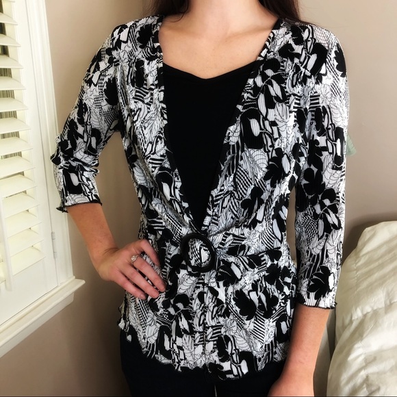 3 LEFT XS-M Chic Stretchy 2 in 1 Geometric Floral Top - Picture 4 of 5